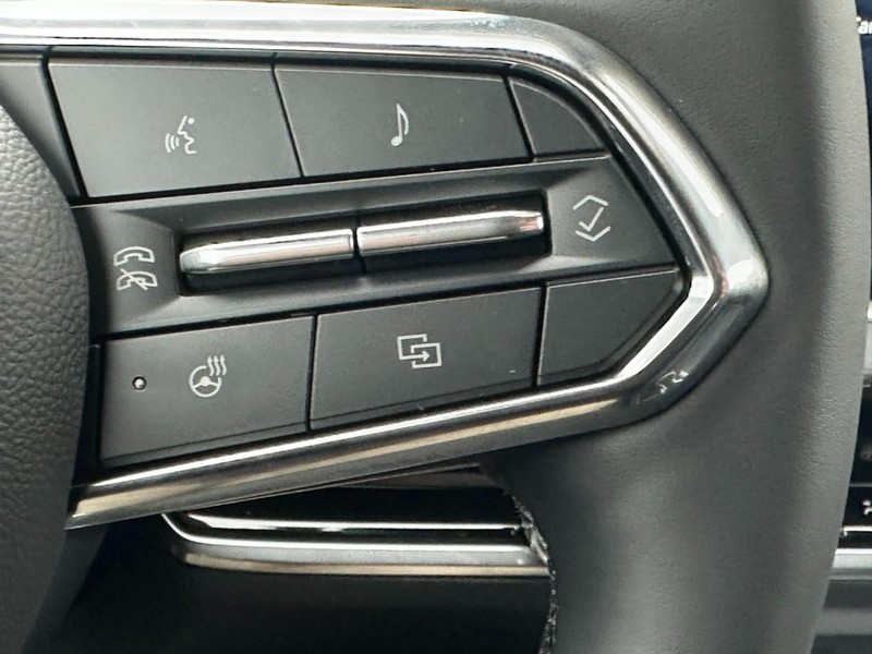 Chevrolet Equinox Vehicle Full-screen Gallery Image 12