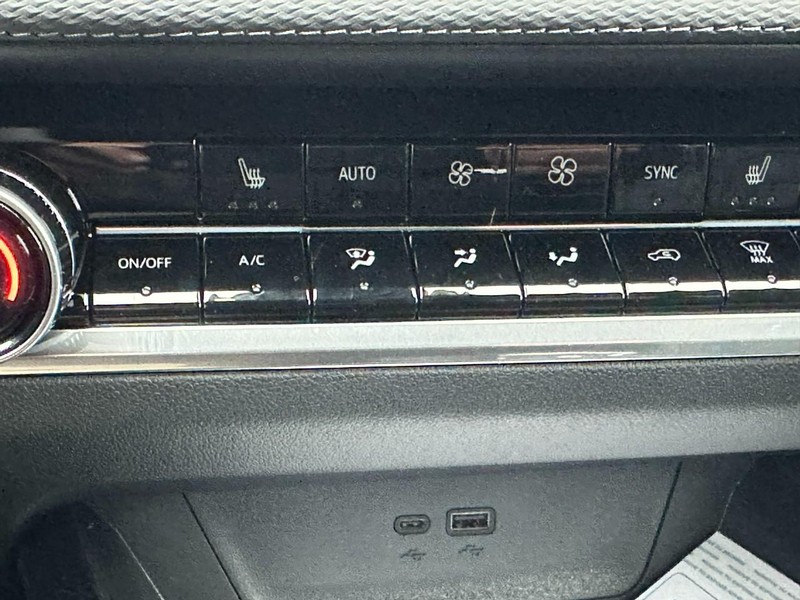 Chevrolet Equinox Vehicle Full-screen Gallery Image 13