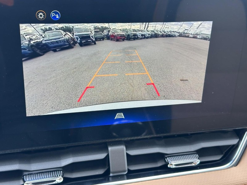 Chevrolet Equinox Vehicle Full-screen Gallery Image 13