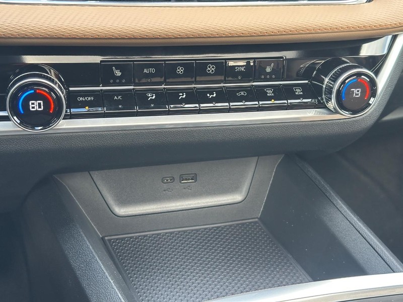 Chevrolet Equinox Vehicle Full-screen Gallery Image 14