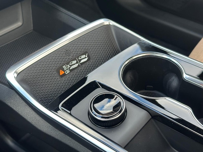 Chevrolet Equinox Vehicle Full-screen Gallery Image 15