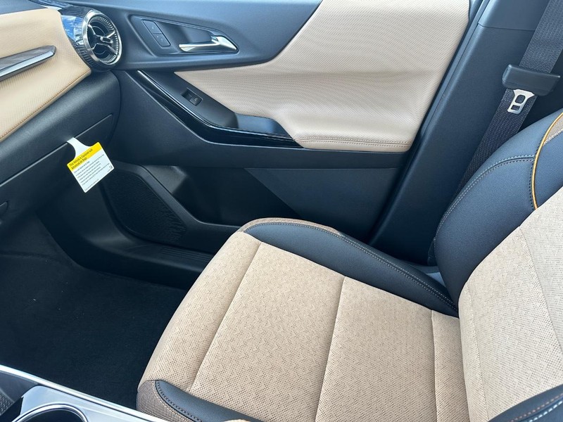 Chevrolet Equinox Vehicle Full-screen Gallery Image 16