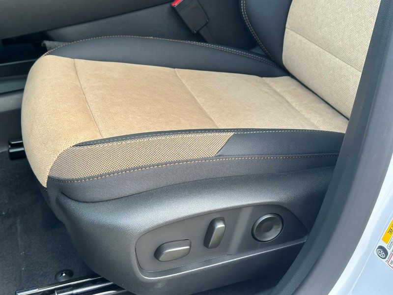 Chevrolet Equinox Vehicle Full-screen Gallery Image 18