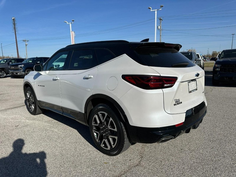 Chevrolet Blazer Vehicle Full-screen Gallery Image 03