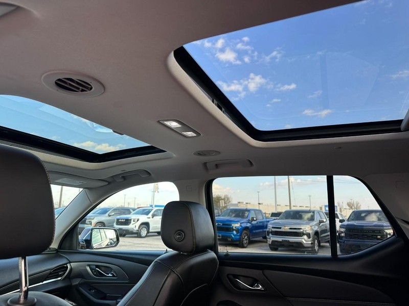 Chevrolet Traverse Vehicle Full-screen Gallery Image 12