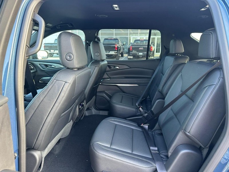 Chevrolet Traverse Vehicle Full-screen Gallery Image 4