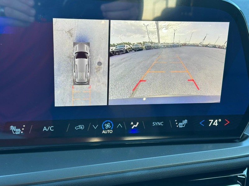 Chevrolet Traverse Vehicle Full-screen Gallery Image 15