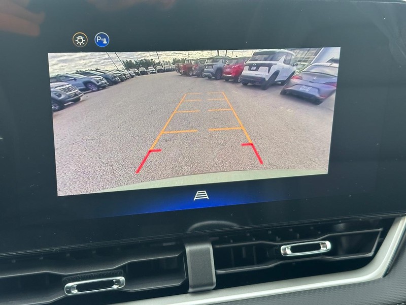 Chevrolet Equinox Vehicle Full-screen Gallery Image 12