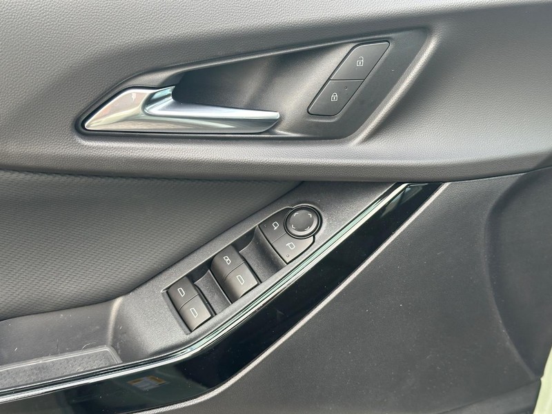 Chevrolet Equinox Vehicle Full-screen Gallery Image 16