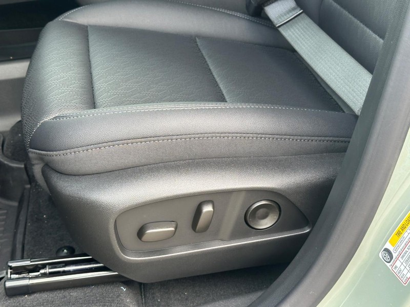 Chevrolet Equinox Vehicle Full-screen Gallery Image 17