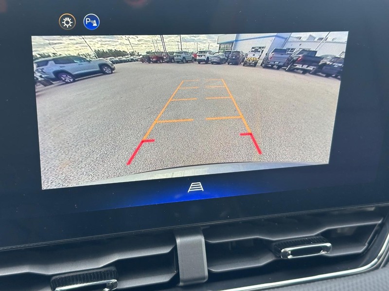 Chevrolet Equinox Vehicle Full-screen Gallery Image 13