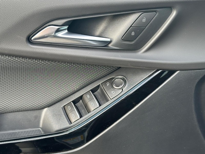 Chevrolet Equinox Vehicle Full-screen Gallery Image 17