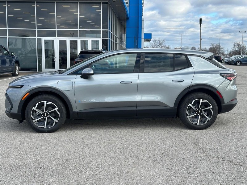 Chevrolet Equinox EV Vehicle Full-screen Gallery Image 2