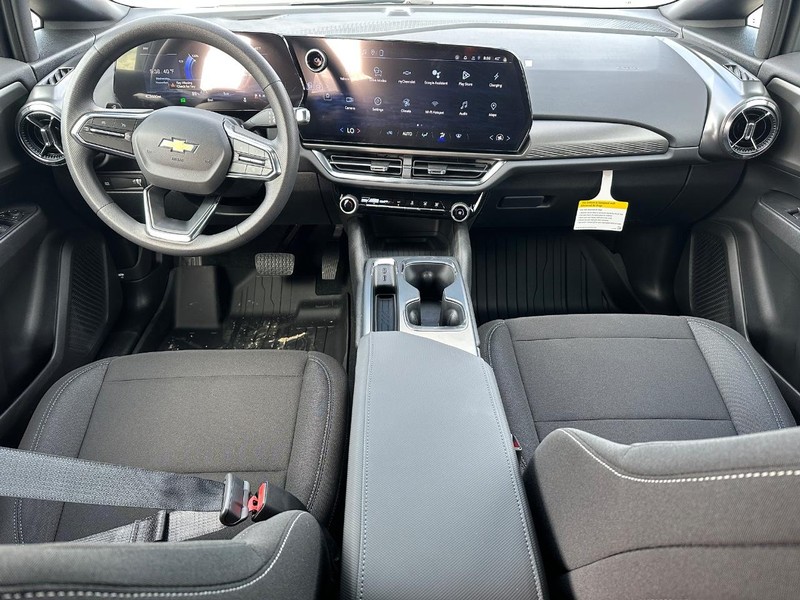Chevrolet Equinox EV Vehicle Full-screen Gallery Image 6
