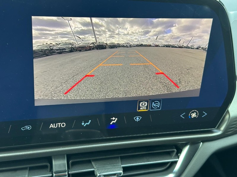 Chevrolet Equinox EV Vehicle Full-screen Gallery Image 11