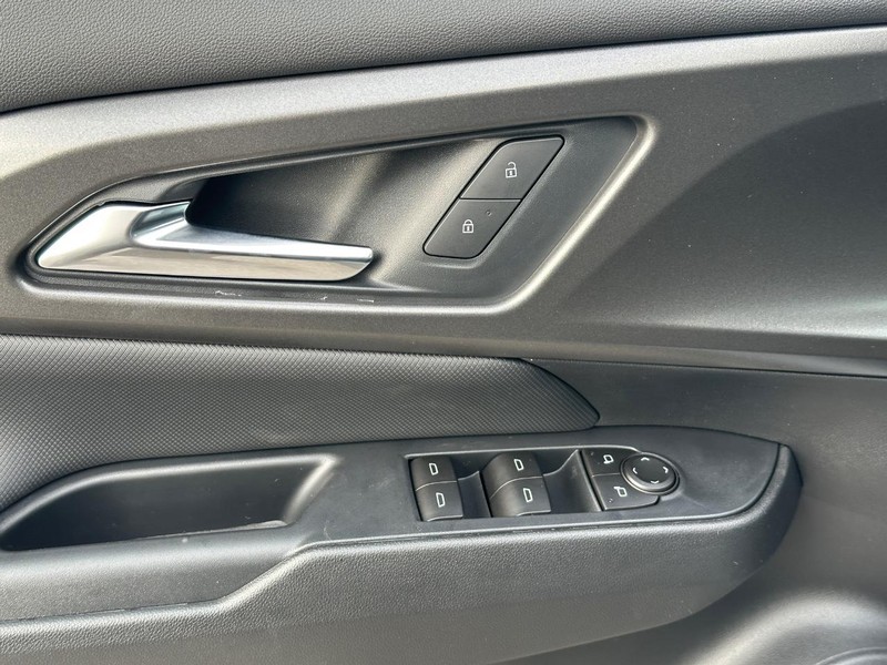 Chevrolet Equinox EV Vehicle Full-screen Gallery Image 14