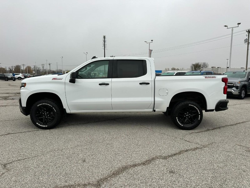 Chevrolet Silverado 1500 Vehicle Full-screen Gallery Image 2