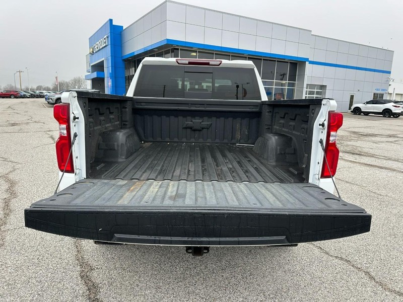 Chevrolet Silverado 1500 Vehicle Full-screen Gallery Image 5