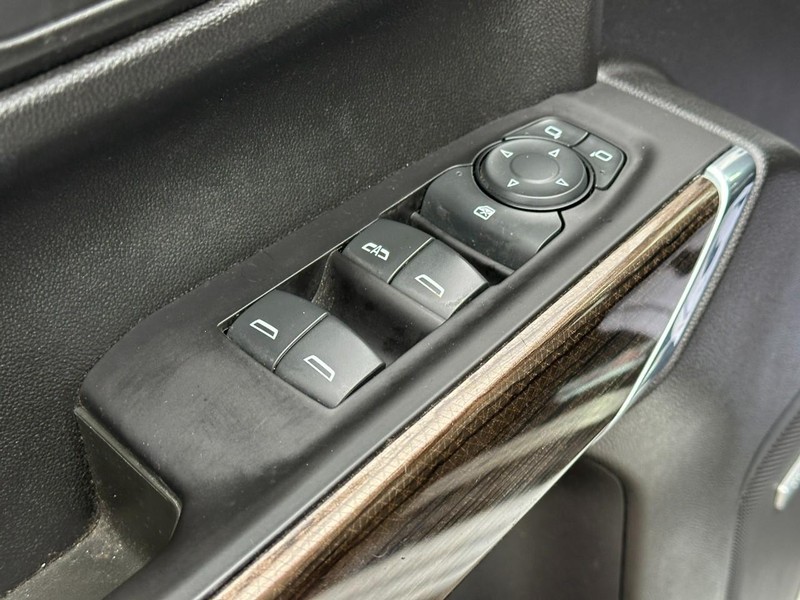 Chevrolet Silverado 1500 Vehicle Full-screen Gallery Image 16