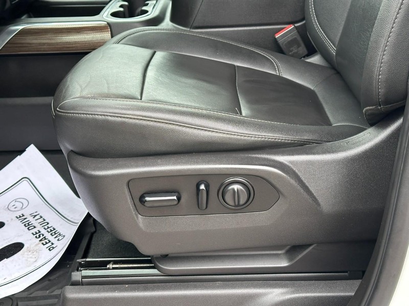 Chevrolet Silverado 1500 Vehicle Full-screen Gallery Image 17