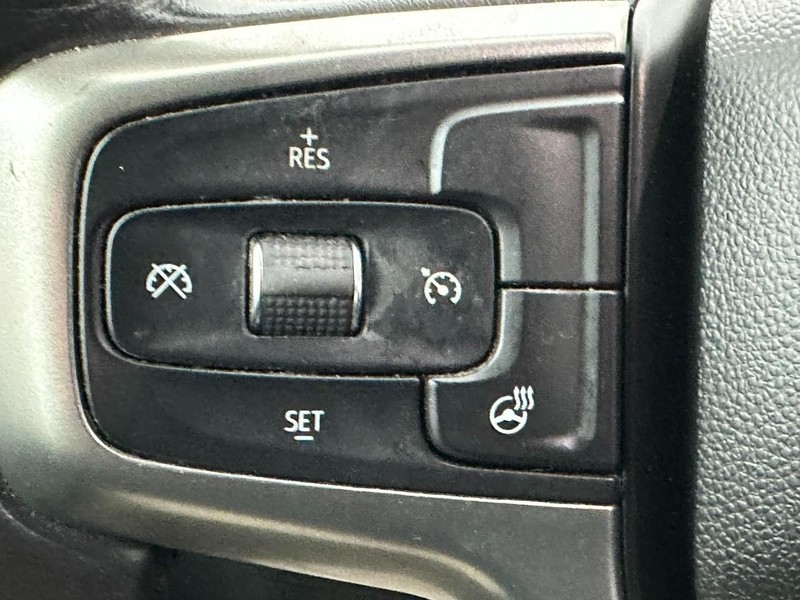 Chevrolet Silverado 1500 Vehicle Full-screen Gallery Image 18