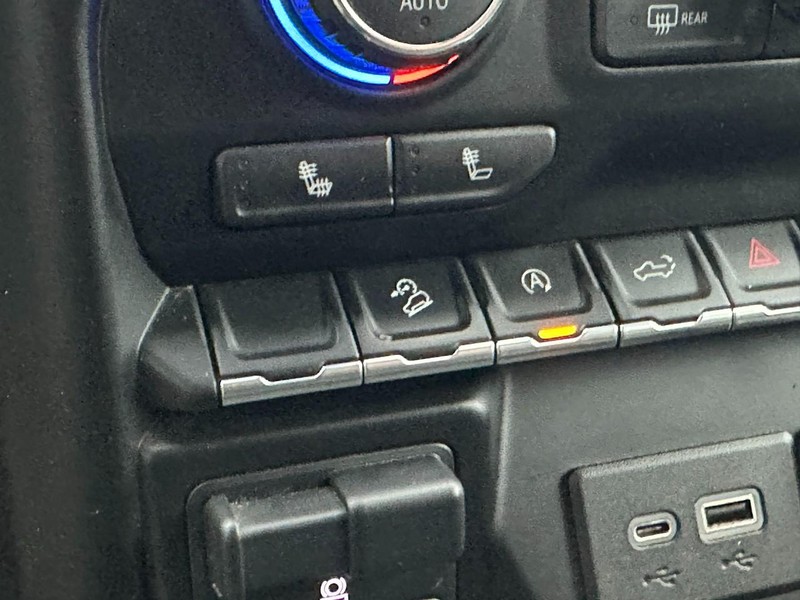 Chevrolet Silverado 1500 Vehicle Full-screen Gallery Image 21