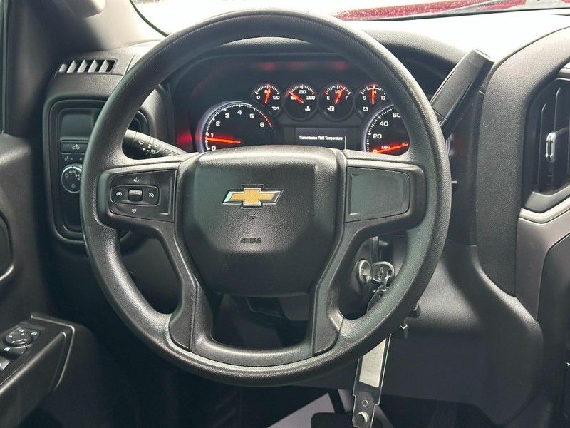 Chevrolet Silverado 1500 Vehicle Full-screen Gallery Image 12
