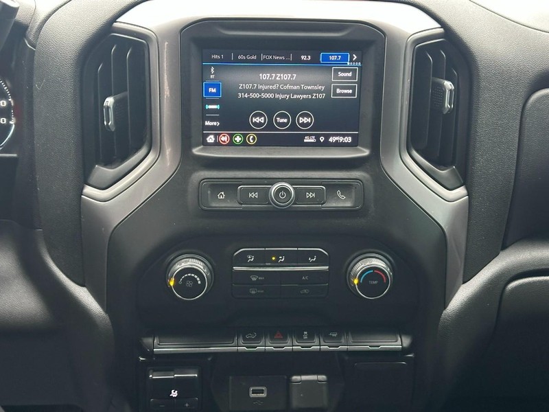 Chevrolet Silverado 1500 Vehicle Full-screen Gallery Image 13