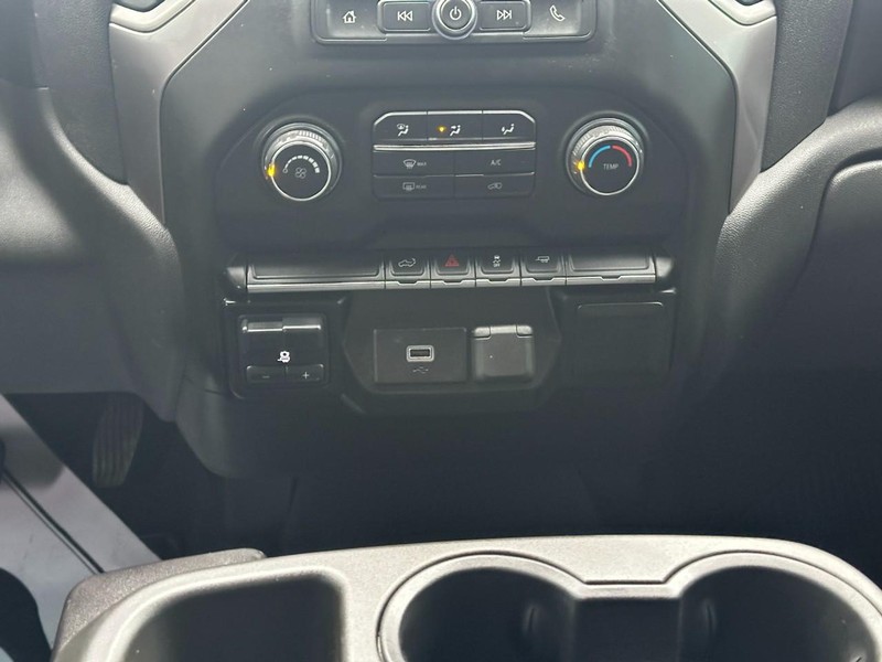 Chevrolet Silverado 1500 Vehicle Full-screen Gallery Image 14