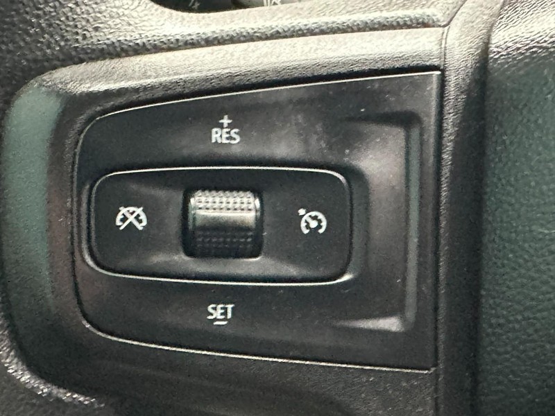 Chevrolet Silverado 1500 Vehicle Full-screen Gallery Image 18