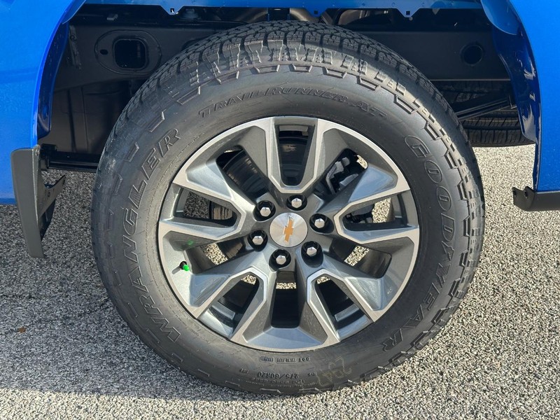 Chevrolet Silverado 1500 Vehicle Full-screen Gallery Image 4