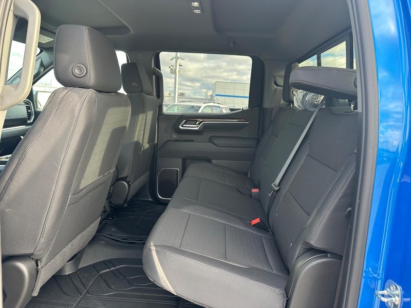 Chevrolet Silverado 1500 Vehicle Full-screen Gallery Image 5