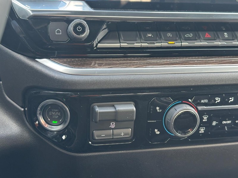 Chevrolet Silverado 1500 Vehicle Full-screen Gallery Image 12