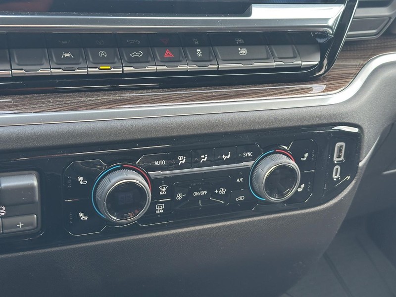 Chevrolet Silverado 1500 Vehicle Full-screen Gallery Image 13