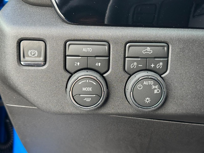 Chevrolet Silverado 1500 Vehicle Full-screen Gallery Image 15