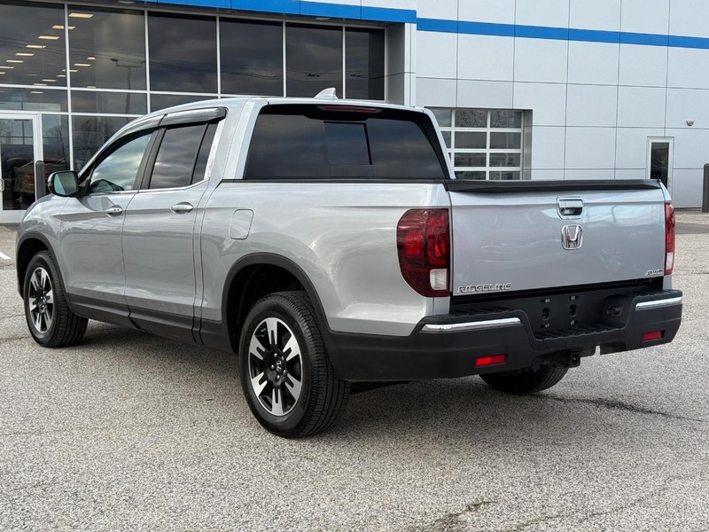 Honda Ridgeline Vehicle Full-screen Gallery Image 3