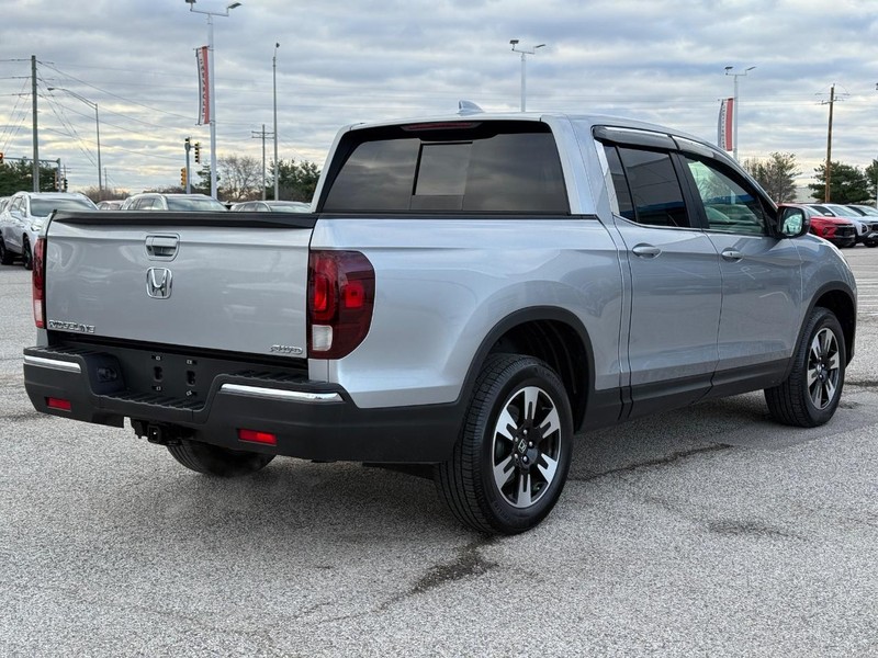 Honda Ridgeline Vehicle Full-screen Gallery Image 5