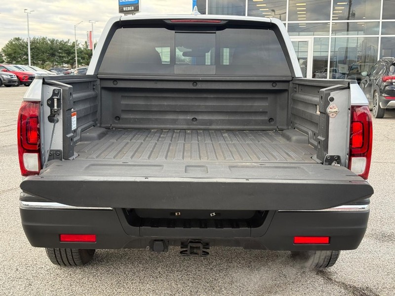 Honda Ridgeline Vehicle Full-screen Gallery Image 6