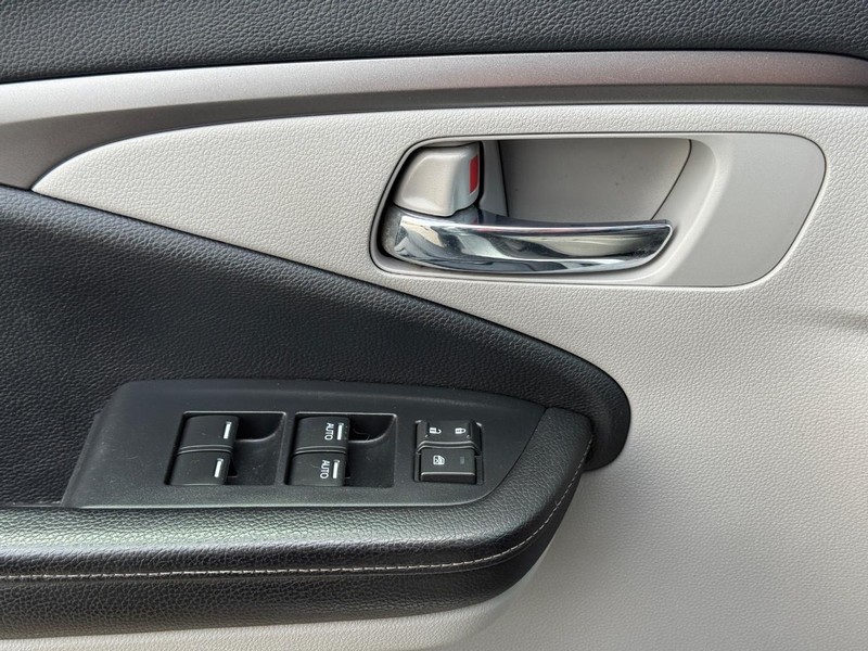 Honda Ridgeline Vehicle Full-screen Gallery Image 25