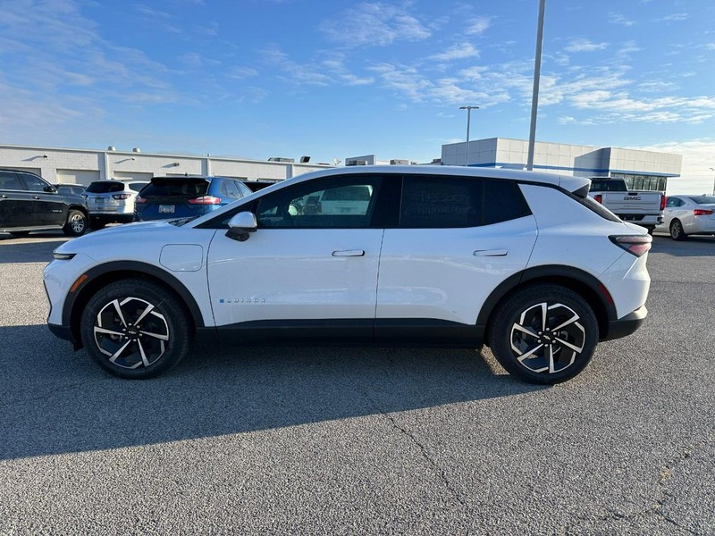 Chevrolet Equinox EV Vehicle Full-screen Gallery Image 2
