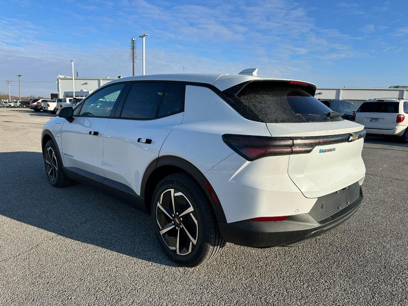 Chevrolet Equinox EV Vehicle Full-screen Gallery Image 3