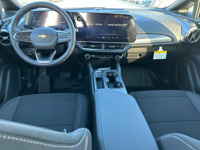 Chevrolet Equinox EV Vehicle Full-screen Gallery Image 5