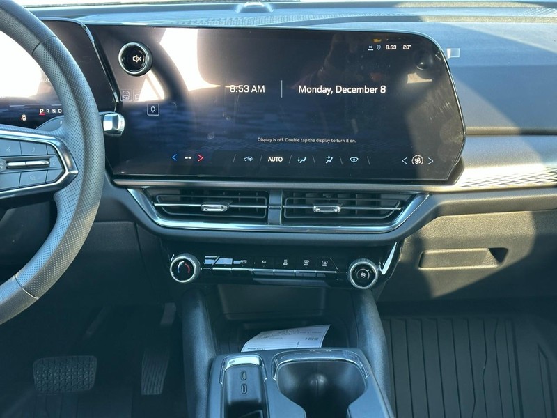 Chevrolet Equinox EV Vehicle Full-screen Gallery Image 7