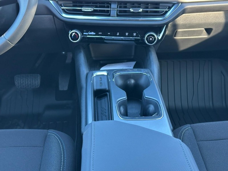 Chevrolet Equinox EV Vehicle Full-screen Gallery Image 8