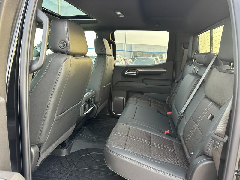 Chevrolet Silverado 1500 Vehicle Full-screen Gallery Image 5