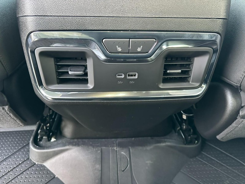 Chevrolet Silverado 1500 Vehicle Full-screen Gallery Image 6