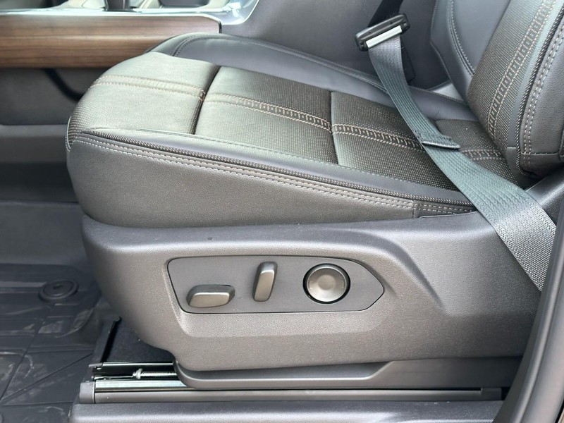 Chevrolet Silverado 1500 Vehicle Full-screen Gallery Image 14