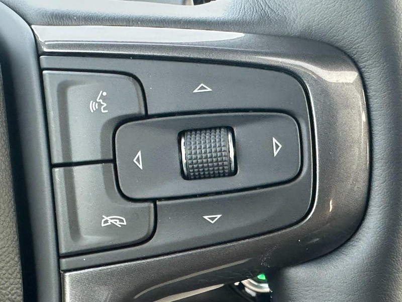 Chevrolet Silverado 1500 Vehicle Full-screen Gallery Image 16