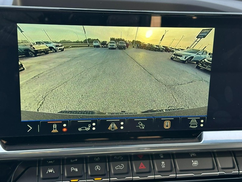 Chevrolet Silverado 1500 Vehicle Full-screen Gallery Image 18