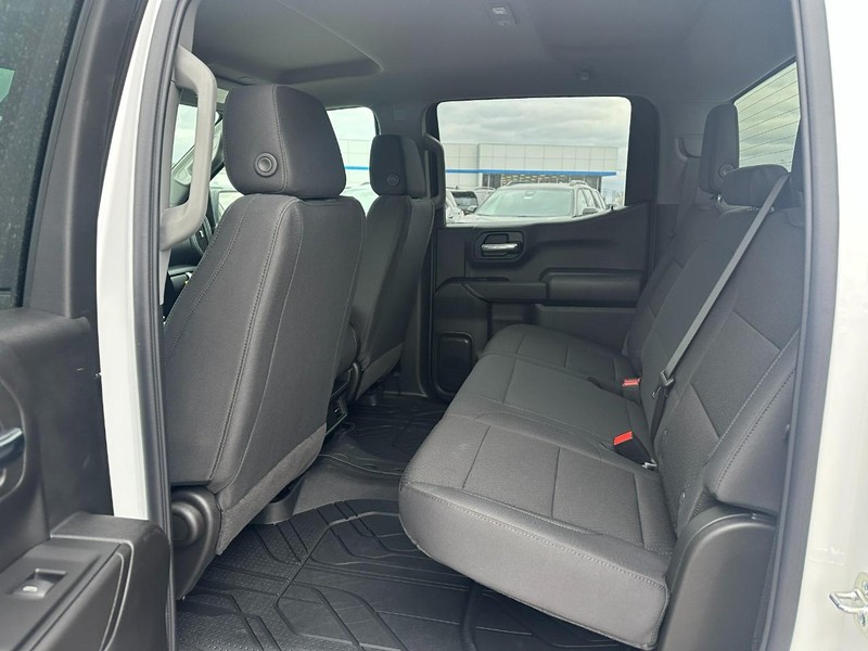 Chevrolet Silverado 1500 Vehicle Full-screen Gallery Image 4